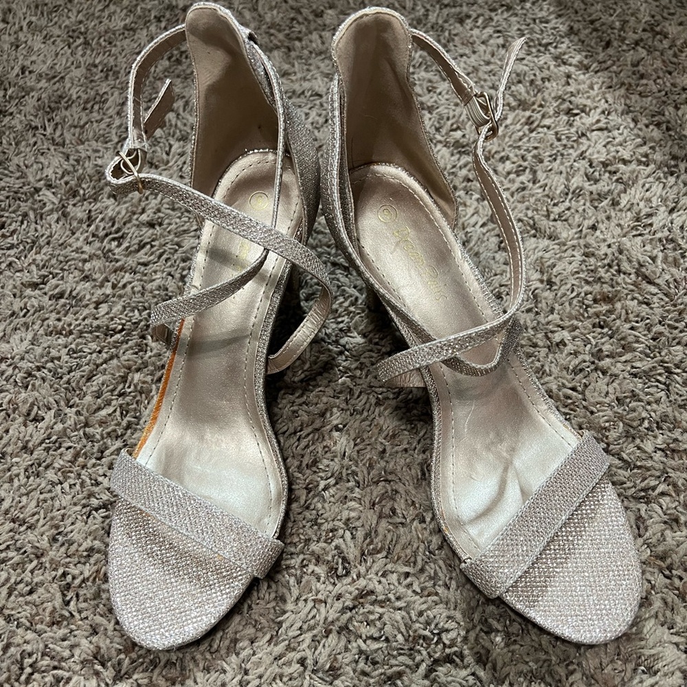 Elegant Gold Strappy Heels Size 9